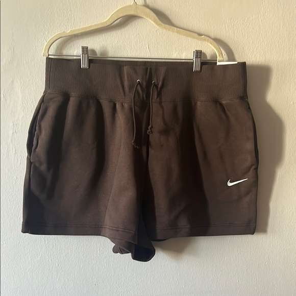 Nike Brown Athletic Shorts with Elastic Waistband 1X NWT - Picture 1 of 6